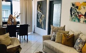 2 Bd Apt In Kolonaki - 4 Min Away From Metro Panepistimio